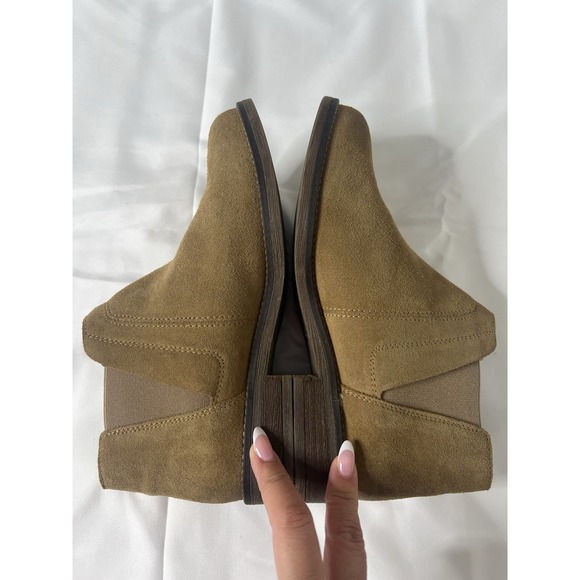 Clarks‎ Demi Beat Boho Ankle Boots Booties Pull On Casual Shoes Sand Suede 7.5M - Picture 4 of 10